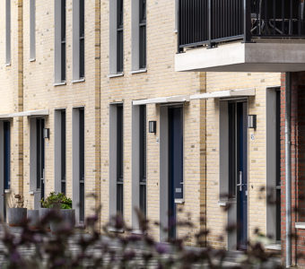 Een binnenstedelijke woonhof met historisch karakter